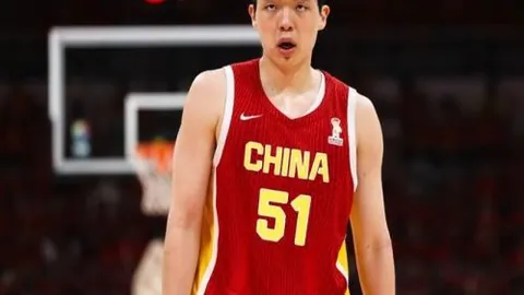 17男篮首战喀麦隆，张懿赵杰领军，全面爆发精彩瞬间